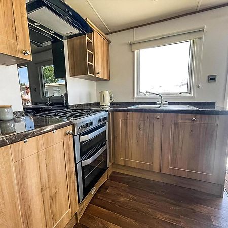 Beautiful Caravan With Decking At Carlton Meres Holiday Park, Suffolk Ref 60022M 삭스먼덤 외부 사진