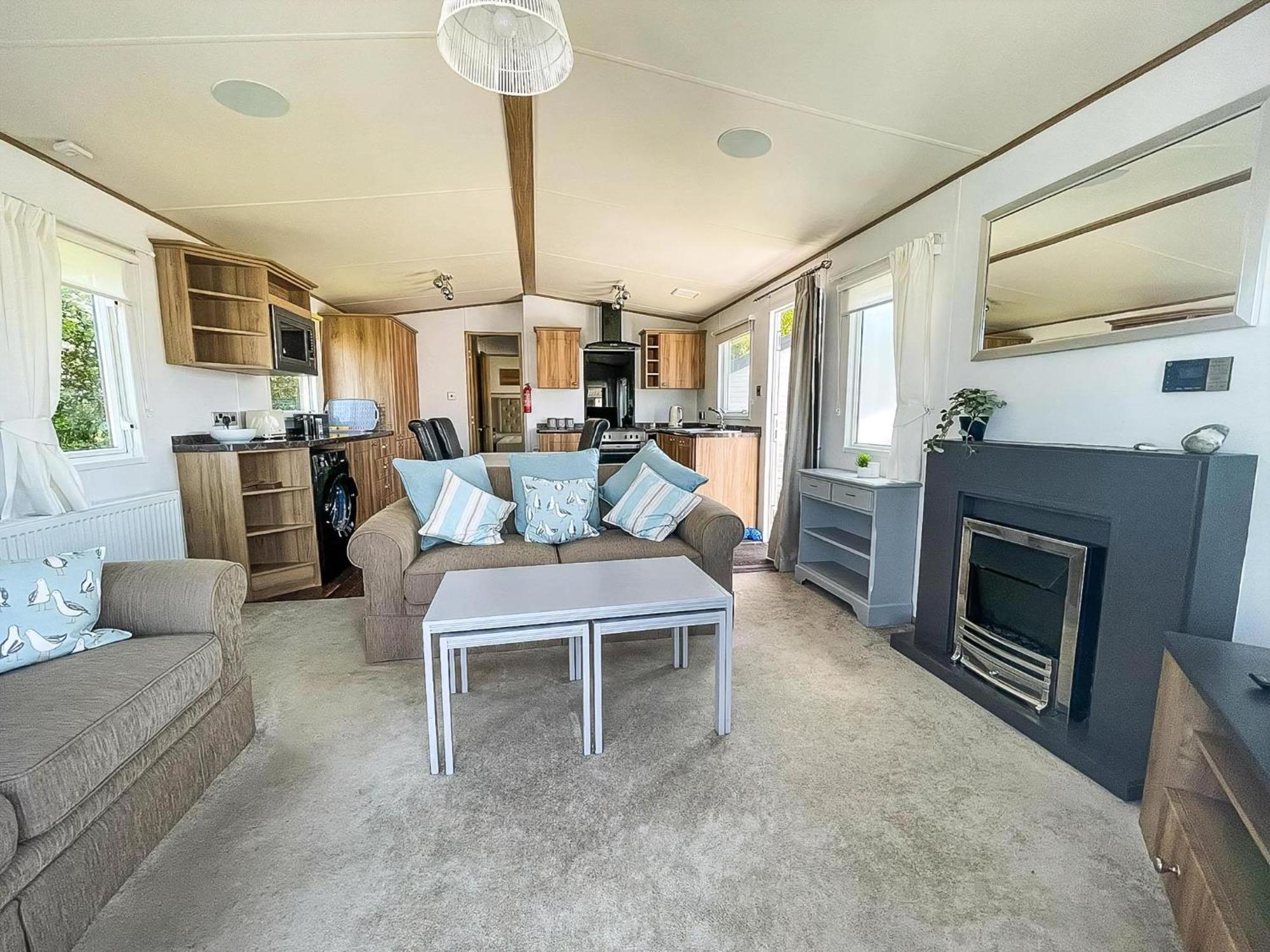 Beautiful Caravan With Decking At Carlton Meres Holiday Park, Suffolk Ref 60022M 삭스먼덤 외부 사진