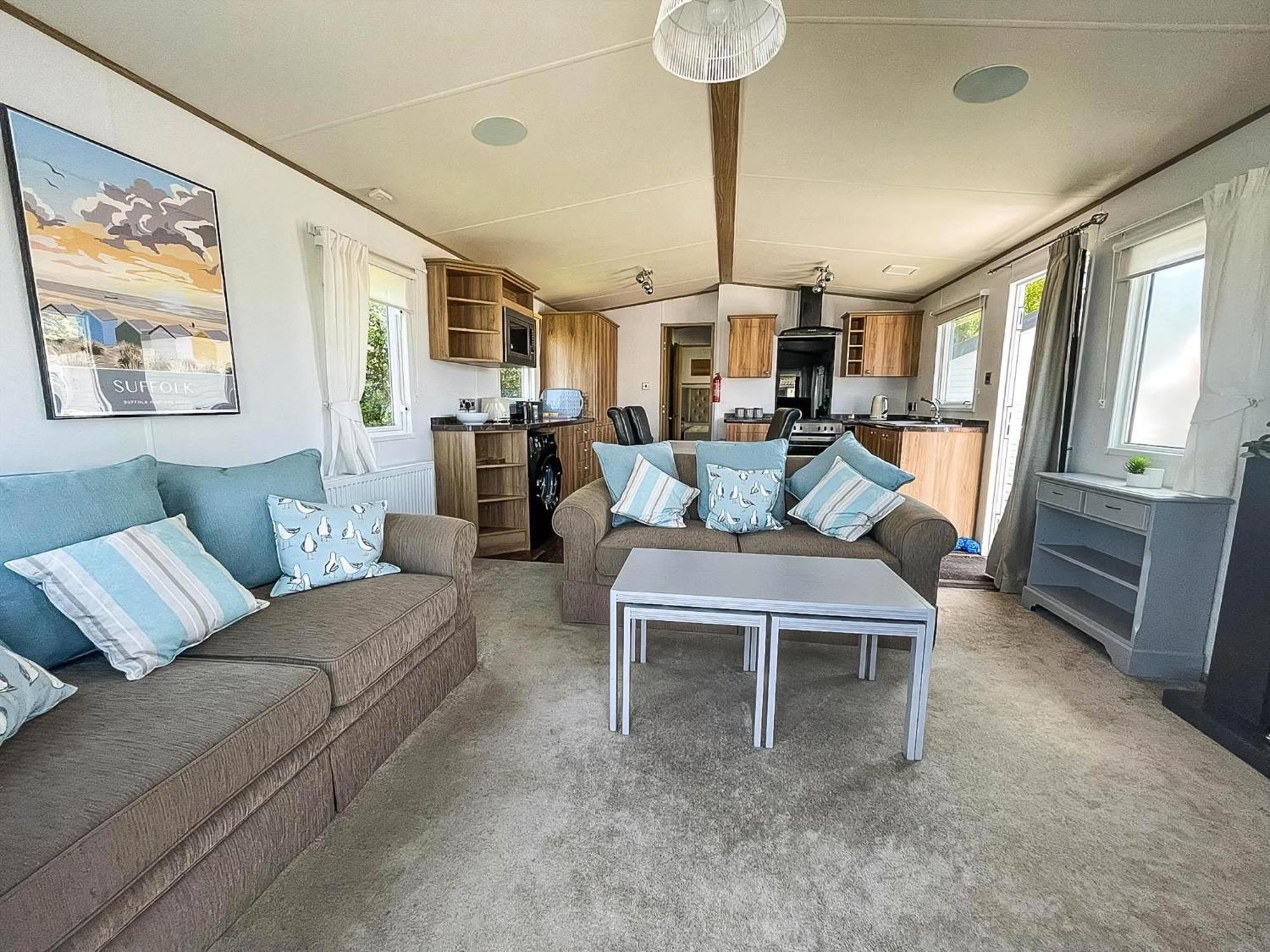 Beautiful Caravan With Decking At Carlton Meres Holiday Park, Suffolk Ref 60022M 삭스먼덤 외부 사진
