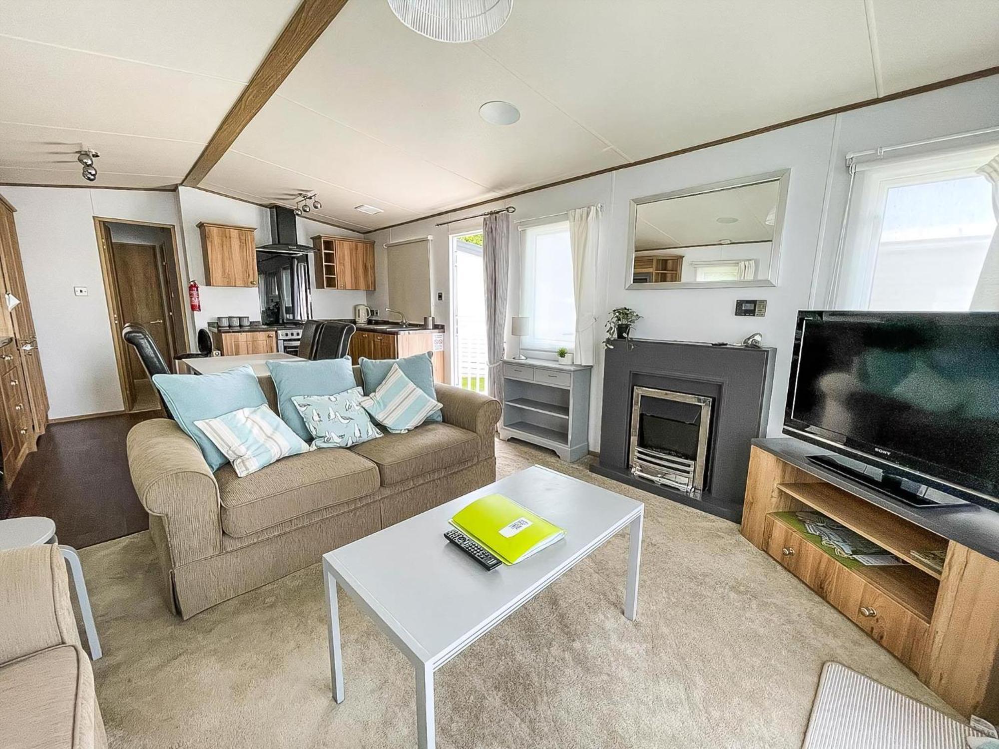 Beautiful Caravan With Decking At Carlton Meres Holiday Park, Suffolk Ref 60022M 삭스먼덤 외부 사진