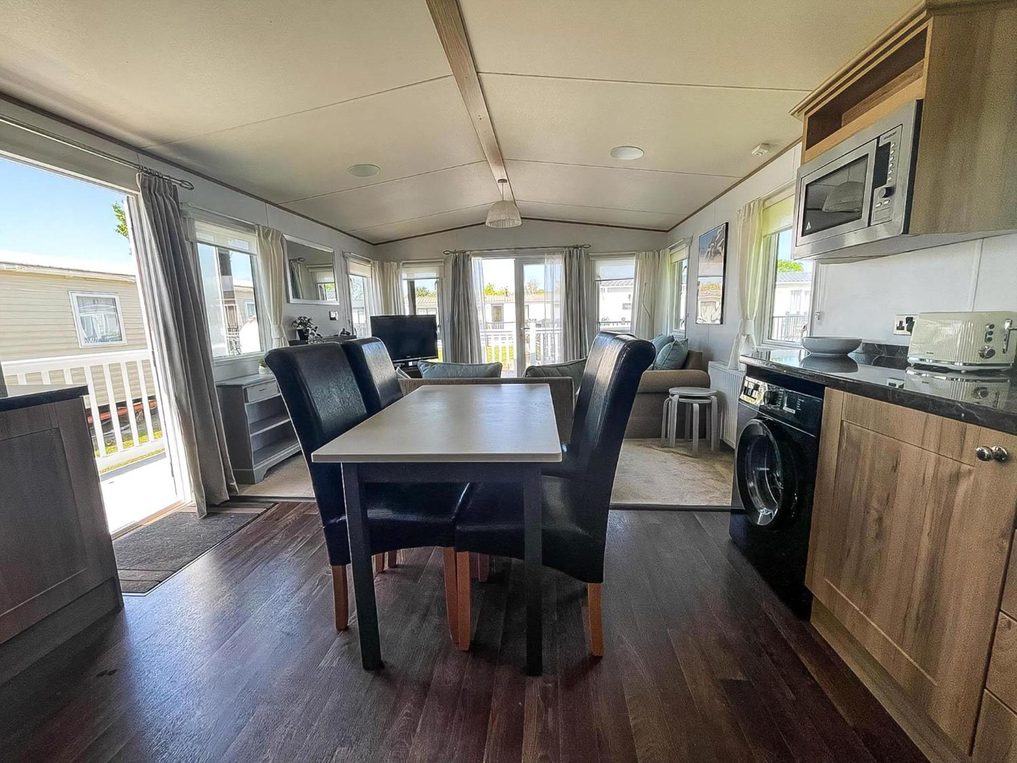 Beautiful Caravan With Decking At Carlton Meres Holiday Park, Suffolk Ref 60022M 삭스먼덤 외부 사진